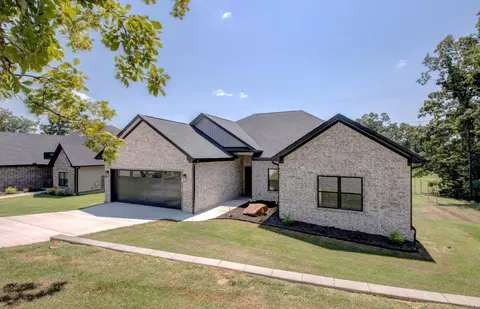 Exterior - 32 Echohawk Ln, Cabot, AR 72023 photo 2 of 7