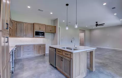 Kitchen - 32 Echohawk Ln, Cabot, AR 72023 photo 3 of 5