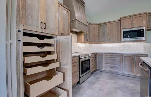 Kitchen - 32 Echohawk Ln, Cabot, AR 72023 photo 5 of 5