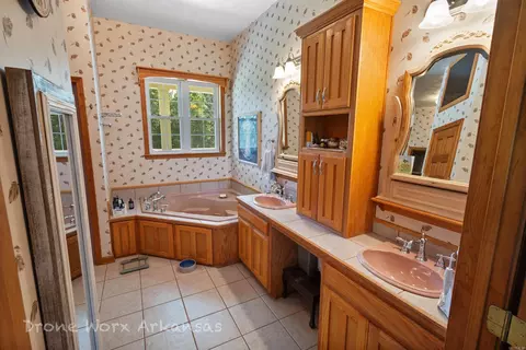 Bath - 676 Diamond Dr, Marshall, AR 72650 photo 2 of 5