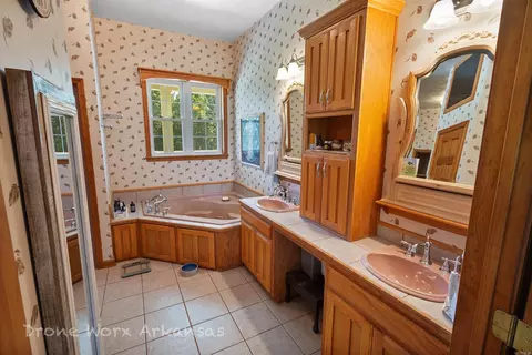 Bath - 676 Diamond Dr, Marshall, AR 72650 photo 2 of 5