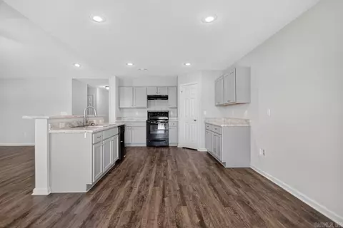 Entry Way - 2096 River Birch Trl, Bauxite, AR 72011 photo 3 of 6