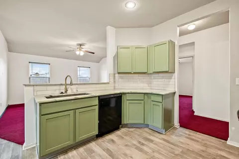 Kitchen - 4448 Olympic Dr, Benton, AR 72019 photo 2 of 6