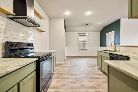 Kitchen - 4448 Olympic Dr, Benton, AR 72019 photo 5 of 6