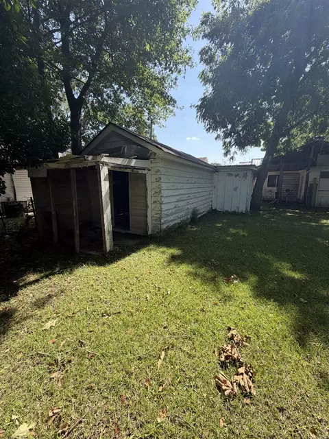 Exterior - 1926 S Olive St, Pine Bluff, AR 71601 photo 9 of 11