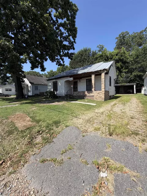 Exterior - 1926 S Olive St, Pine Bluff, AR 71601 photo 4 of 11