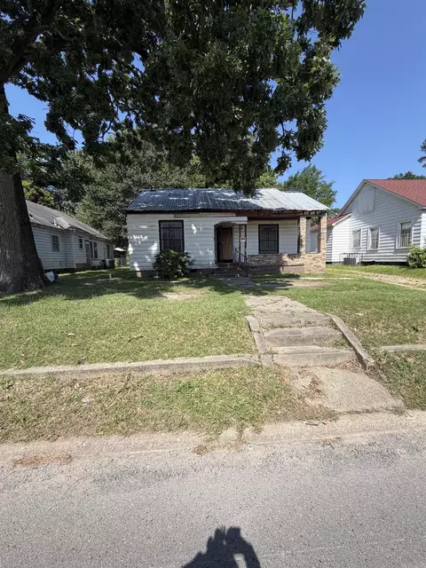 Exterior - 1926 S Olive St, Pine Bluff, AR 71601 photo 3 of 11
