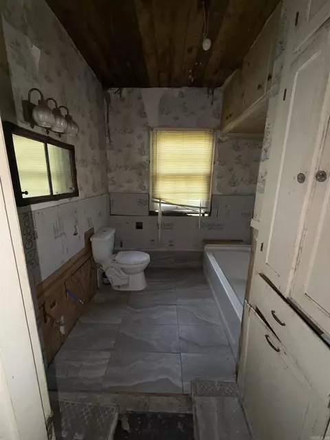 Bath - 1926 S Olive St, Pine Bluff, AR 71601 photo 1 of 1