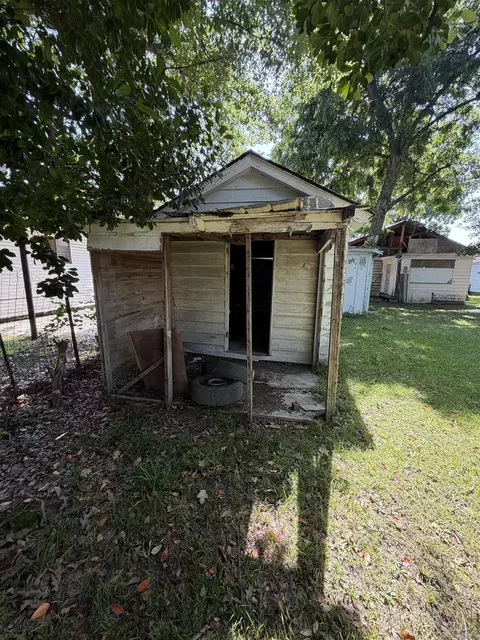 Exterior - 1926 S Olive St, Pine Bluff, AR 71601 photo 7 of 11