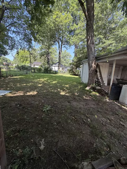 Exterior - 1926 S Olive St, Pine Bluff, AR 71601 photo 10 of 11