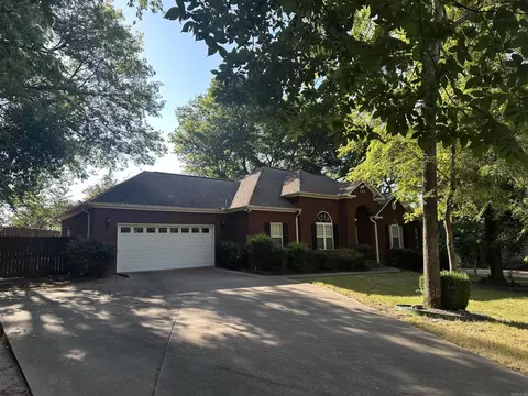 153 Shady Woods Ct, Hot Springs, AR 71901