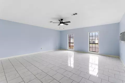 Living - 207 Fairway Dr, Conway, AR 72034 photo 6 of 7