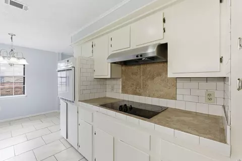 Kitchen - 207 Fairway Dr, Conway, AR 72034 photo 3 of 3