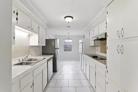 Kitchen - 207 Fairway Dr, Conway, AR 72034 photo 1 of 3