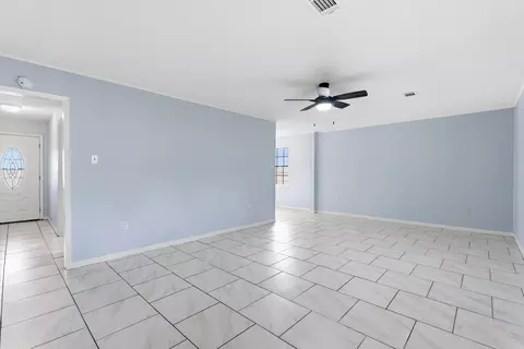 Living - 207 Fairway Dr, Conway, AR 72034 photo 2 of 7