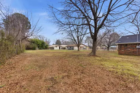 Exterior - 207 Fairway Dr, Conway, AR 72034 photo 5 of 5