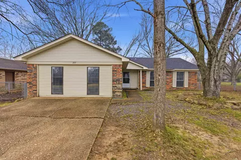 Exterior - 207 Fairway Dr, Conway, AR 72034 photo 2 of 5