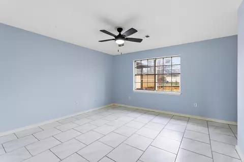 Living - 207 Fairway Dr, Conway, AR 72034 photo 5 of 7