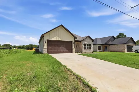 Exterior - 203 E Florida St, Beebe, AR 72012 photo 3 of 9