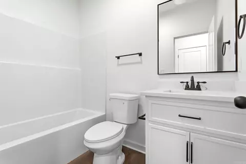 Bath - 203 E Florida St, Beebe, AR 72012 photo 4 of 4