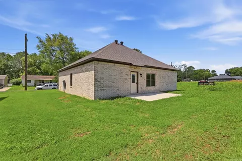 Exterior - 203 E Florida St, Beebe, AR 72012 photo 8 of 9