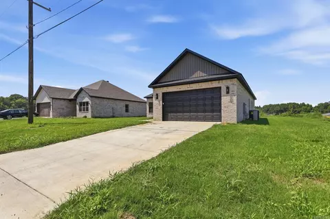 Exterior - 205 E Flordia St, Beebe, AR 72012 photo 5 of 9