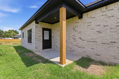 Exterior - 205 E Flordia St, Beebe, AR 72012 photo 8 of 9