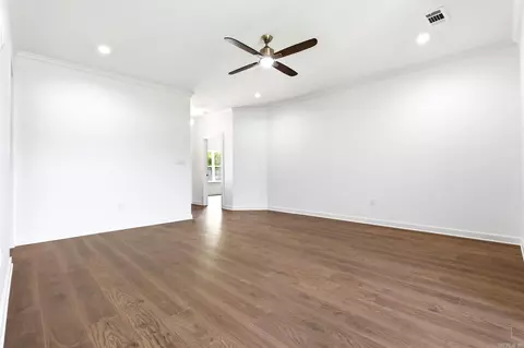 Living - 205 E Flordia St, Beebe, AR 72012 photo 4 of 5