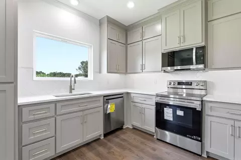 Kitchen - 205 E Flordia St, Beebe, AR 72012 photo 2 of 4