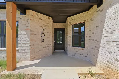 Exterior - 205 E Flordia St, Beebe, AR 72012 photo 6 of 9