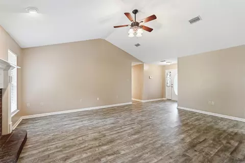 Living - 104 Applegate, Conway, AR 72034 photo 8 of 8