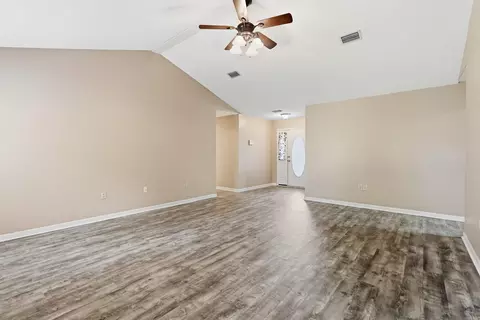Living - 104 Applegate, Conway, AR 72034 photo 5 of 8