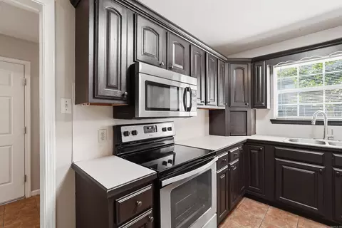 Kitchen - 104 Applegate, Conway, AR 72034 photo 3 of 7