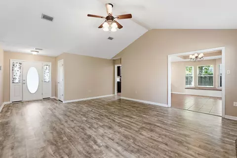 Living - 104 Applegate, Conway, AR 72034 photo 6 of 8