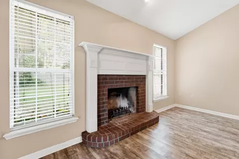 Living - 104 Applegate, Conway, AR 72034 photo 4 of 8