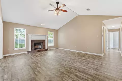 Living - 104 Applegate, Conway, AR 72034 photo 3 of 8