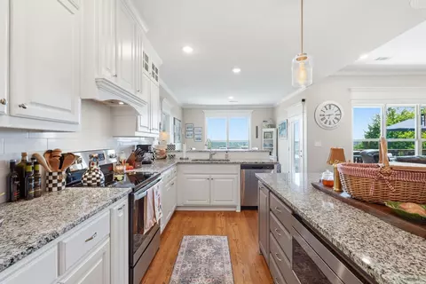 Kitchen - 75 Crested Butte Rd, Austin, AR 72007 photo 6 of 6
