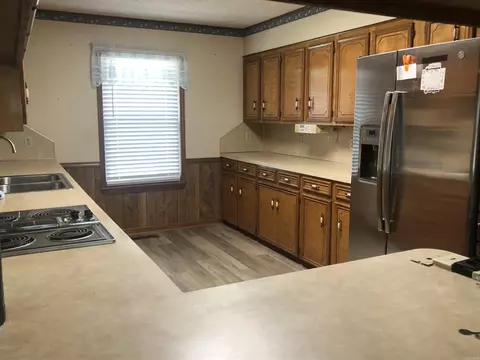 Kitchen - 2995 Hubbard Rd, Benton, AR 72019 photo 5 of 5