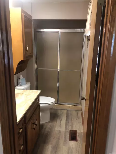 Bath - 2995 Hubbard Rd, Benton, AR 72019 photo 3 of 3