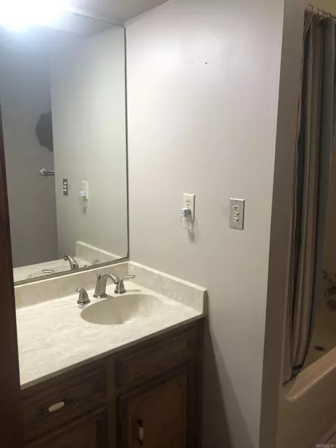 Bath - 2995 Hubbard Rd, Benton, AR 72019 photo 1 of 3