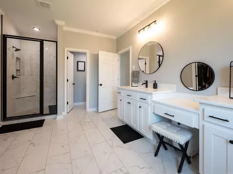 Bath - 2112 Sable Oaks Cir, Bryant, AR 72022 photo 2 of 4