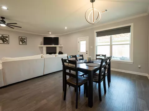 Dining - 2112 Sable Oaks Cir, Bryant, AR 72022 photo 2 of 2