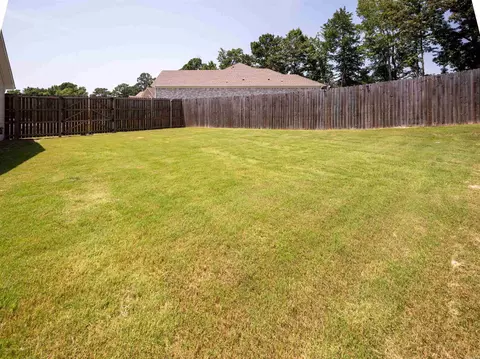 Exterior - 2112 Sable Oaks Cir, Bryant, AR 72022 photo 4 of 6