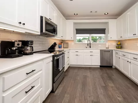 Kitchen - 2112 Sable Oaks Cir, Bryant, AR 72022 photo 2 of 2
