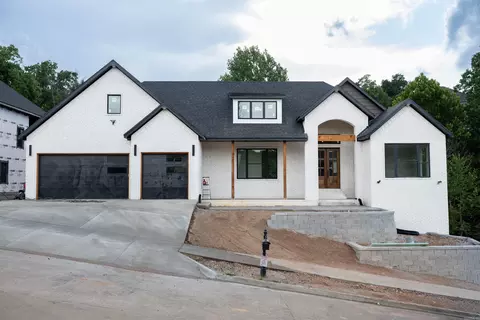 2005 NE Chaucer St, Bentonville, AR 72712