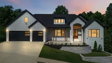 2005 NE Chaucer St, Bentonville, AR 72712