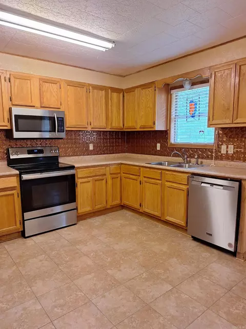 Kitchen - 1506 Dixon Ln, Pine Bluff, AR 71603 photo 1 of 2