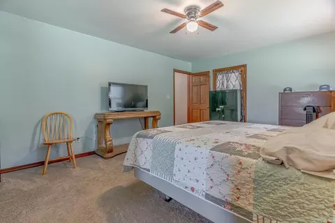 Bedroom - 13633 Us 62, Ash Flat, AR 72513 photo 2 of 6