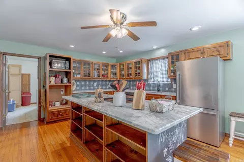 Kitchen - 13633 Us 62, Ash Flat, AR 72513 photo 2 of 6
