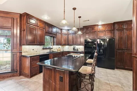 Kitchen - 7225 E Worth Ave, Benton, AR 72019 photo 3 of 6